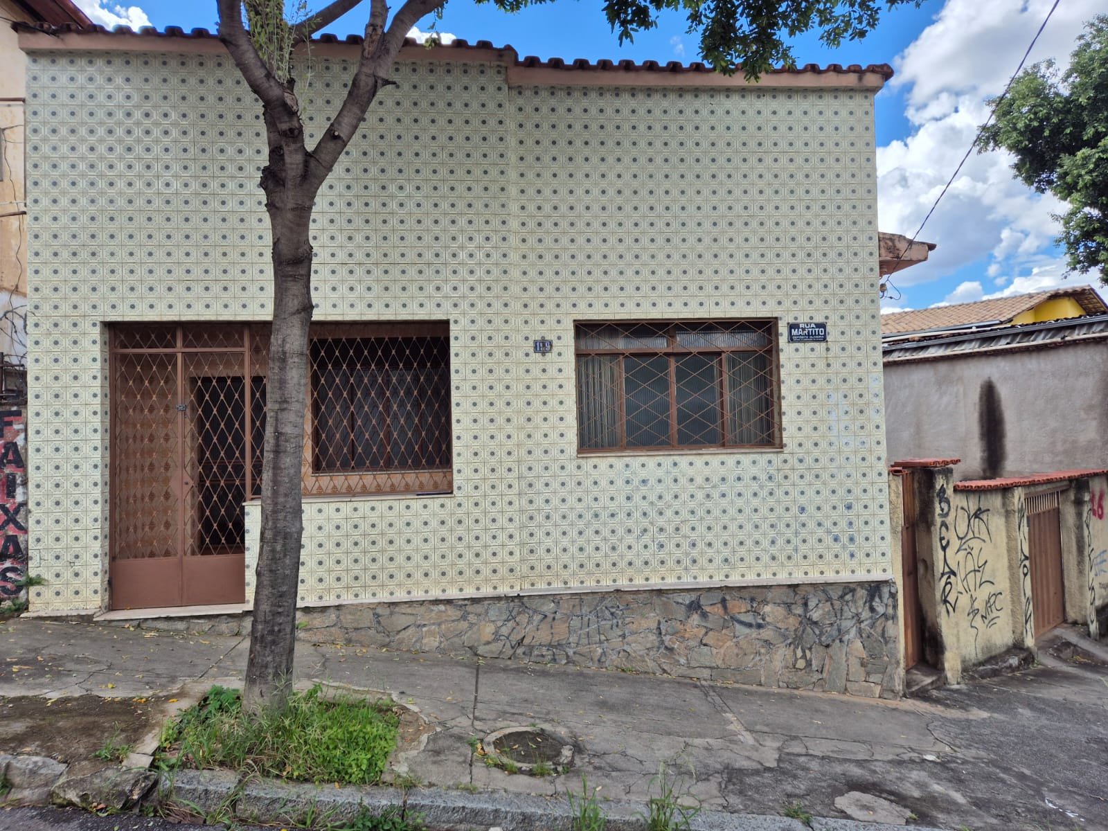 Fachada da casa no Bairro Floresta